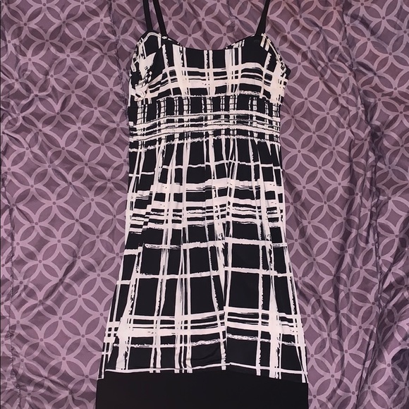 Dress - Picture 3 of 4